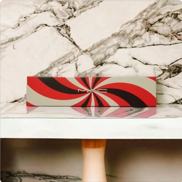 MAC Limited Edition charcoal gray pearl finish eyeliner - yule never know - Picture 10 of 14